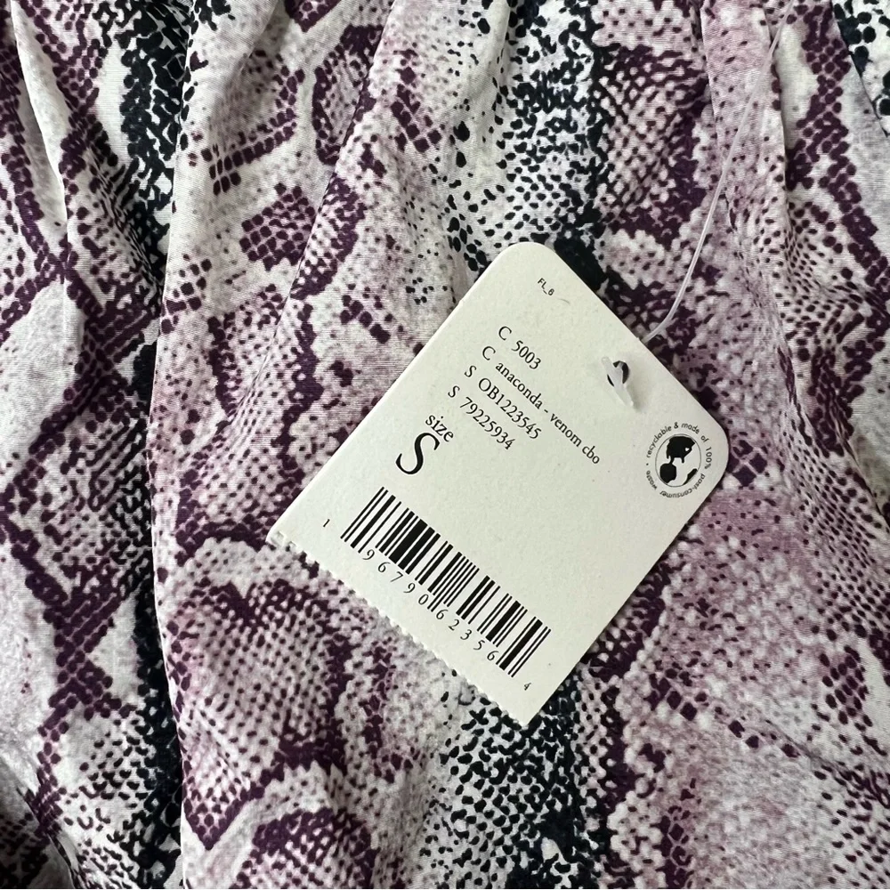 Free People Movement The Way Home High Rise Athletic Shorts Anaconda Print NWT - Picture 10 of 14